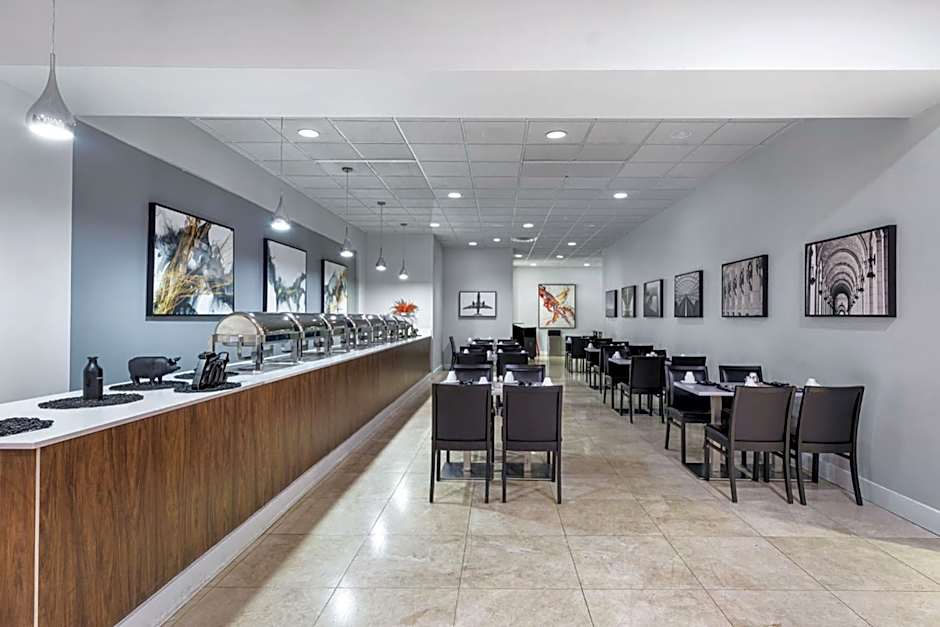 Harborside Hotel
