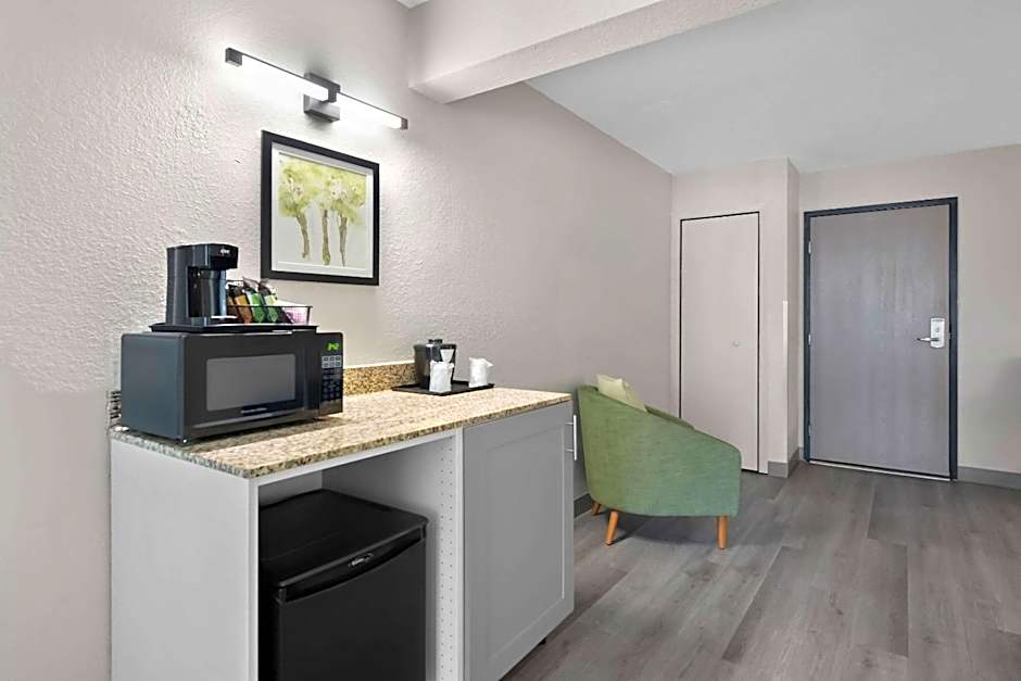 Country Inn & Suites by Radisson, Coon Rapids, MN
