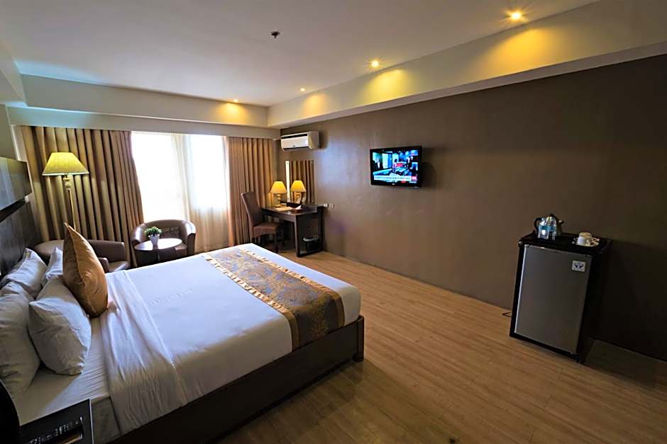 The Pinnacle Hotel and Suites