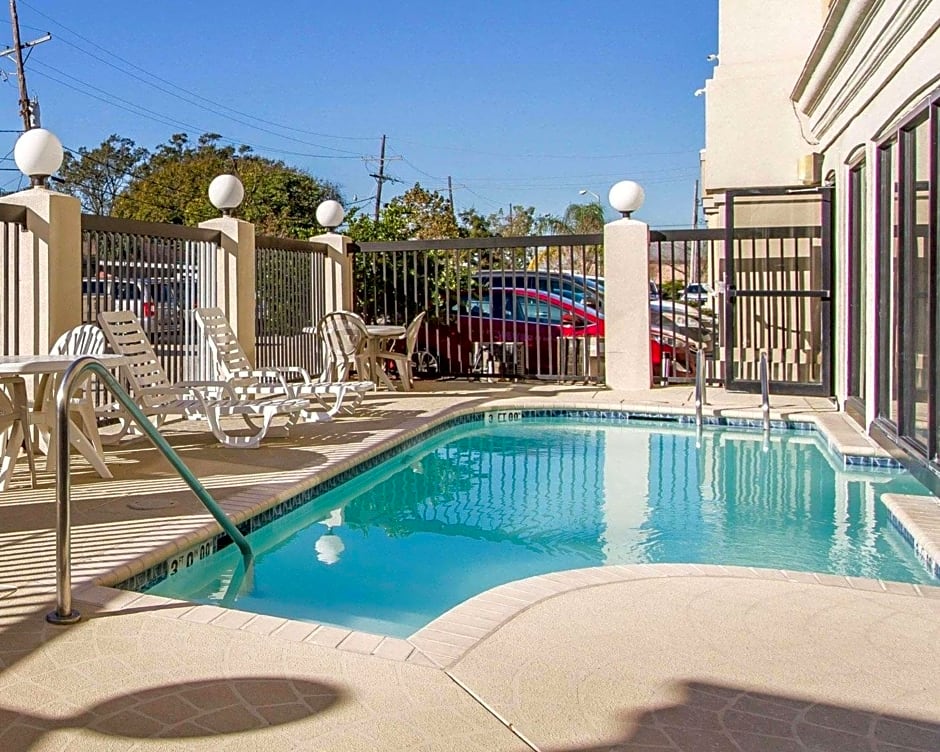 Comfort Suites Kenner