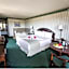 Emerald Dolphin Inn & Mini Golf