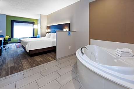 Suite with Jetted Tub - Non-Smoking