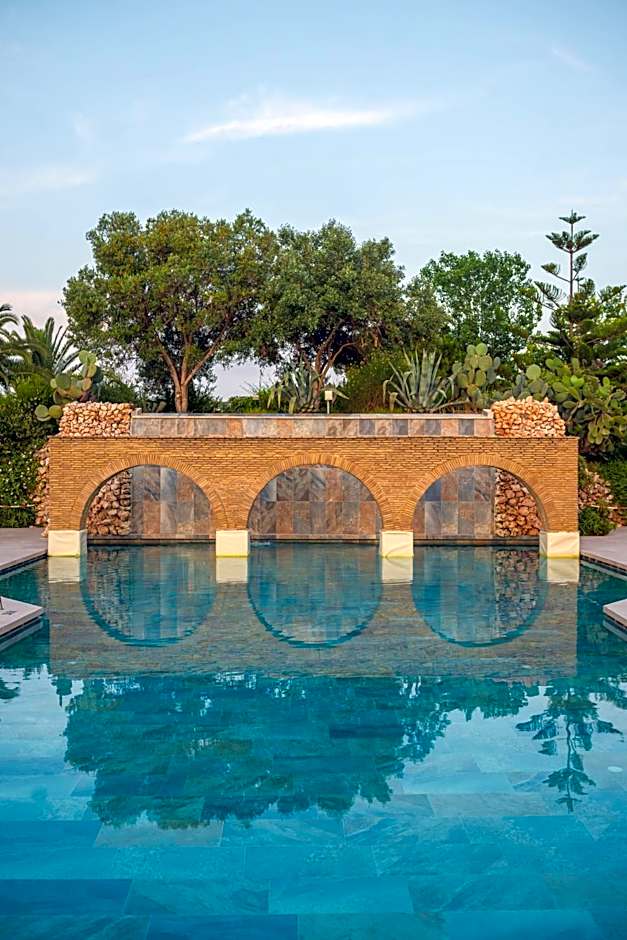 Bitzaro Grande Hotel & Suites