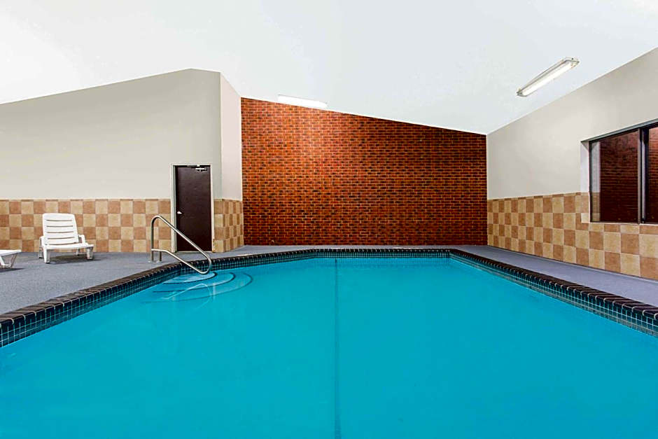 Baymont by Wyndham Dubuque