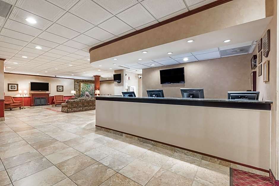 Ramada Hotel & Conference Center by Wyndham State College 