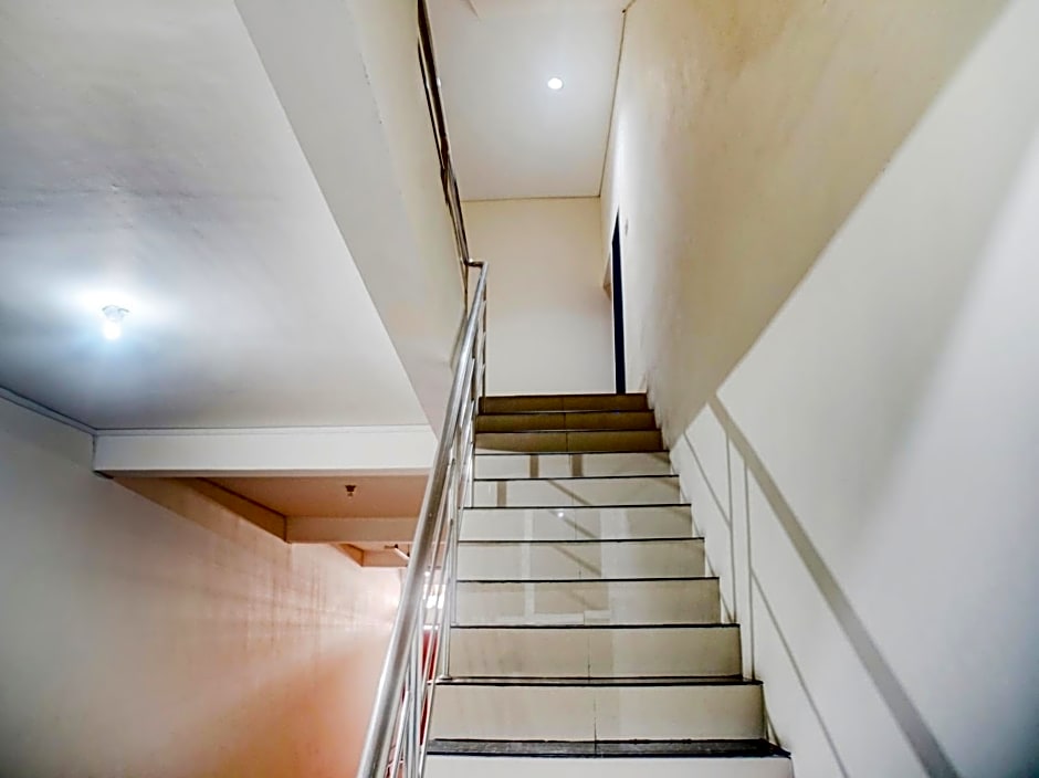 OYO 90394 Guest House Sentosa