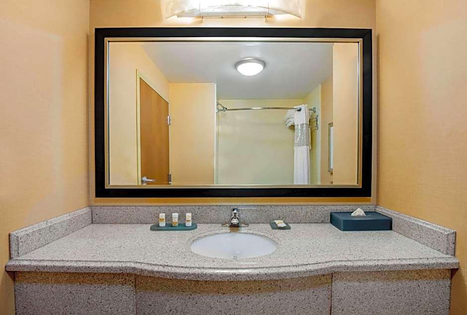 La Quinta Inn & Suites by Wyndham Edgewood / Aberdeen-South