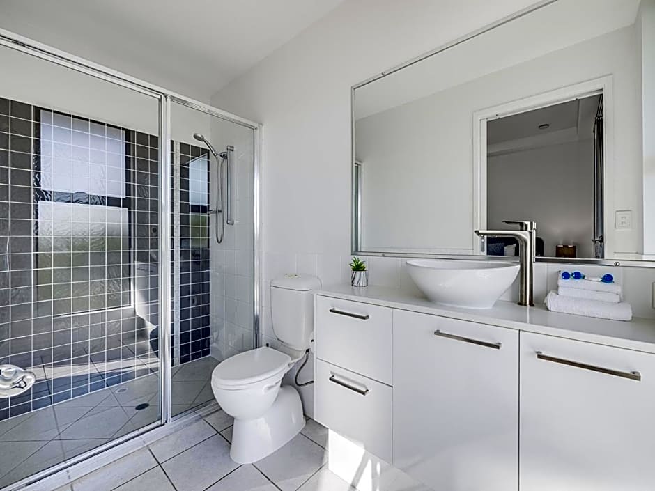 Meridian Alex Beach Apartments