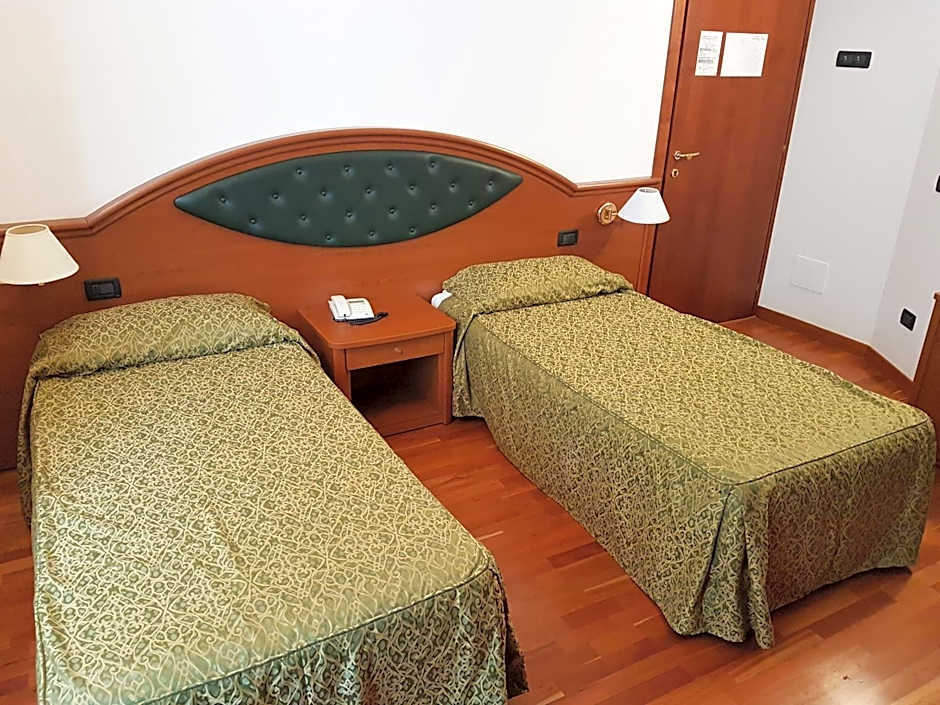 Foto 1 von 5 von 1 Double Bed or 2 Beds
