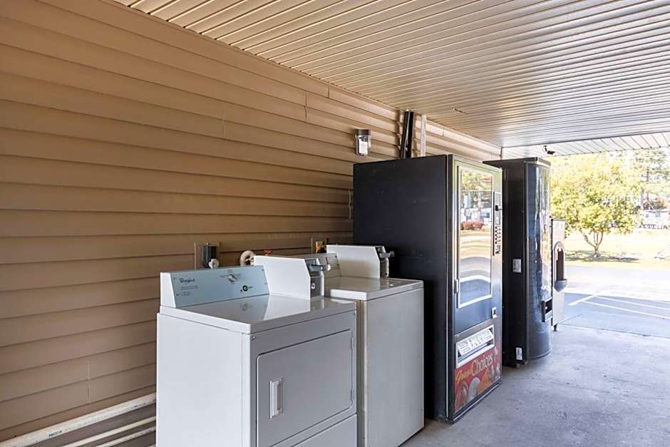 Studio 6-Statesboro, GA