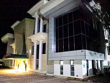 Lushville Hotel & Suites