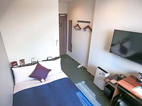 Single Room - Non-Smoking - Small Dog Friendly