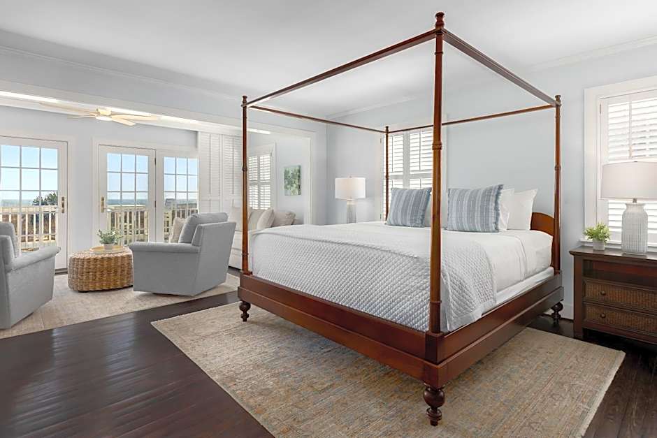 Elizabeth Pointe Lodge