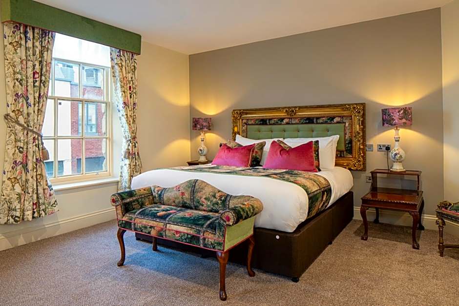 The Warwick Arms Hotel