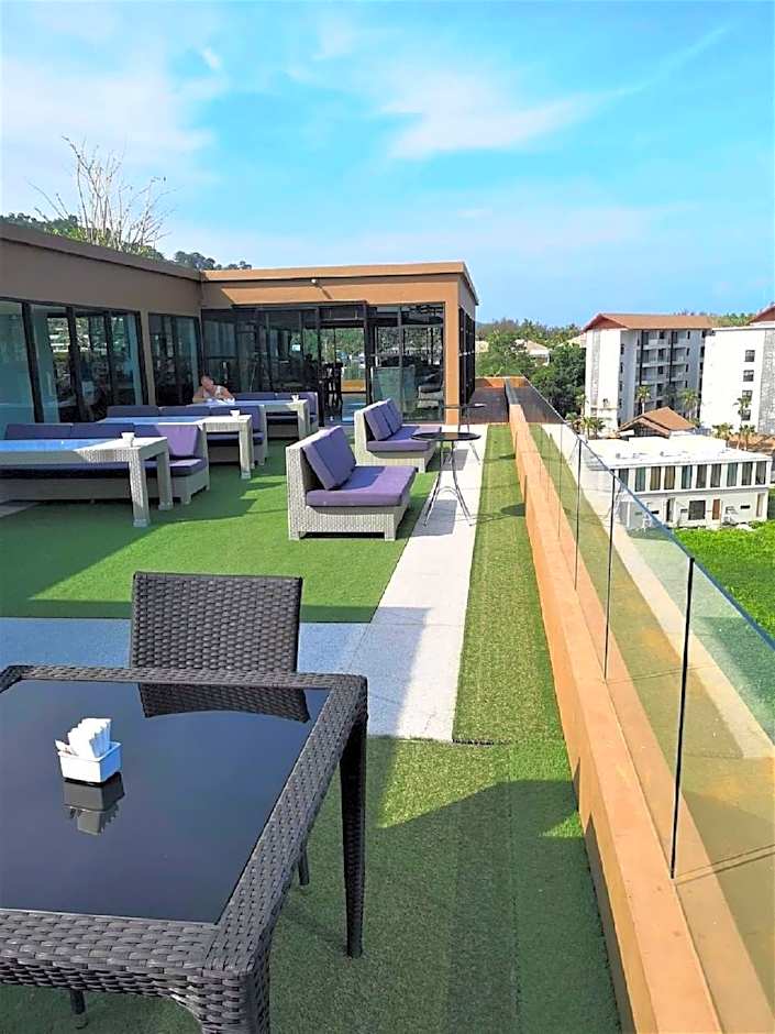 6th Avenue Surin Beach