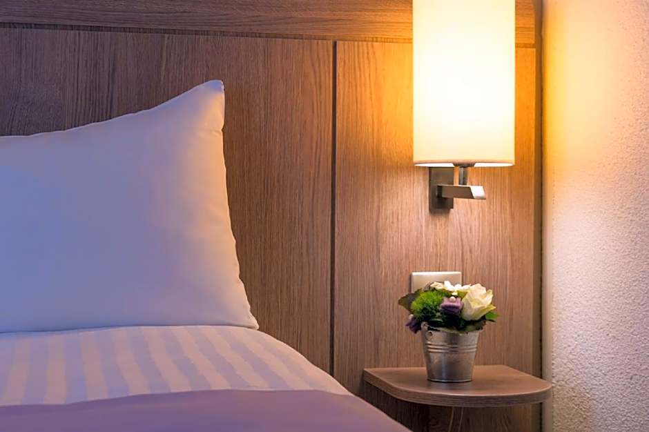 The Originals City, Hotel Le Gayant, Douai (Inter-Hotel)