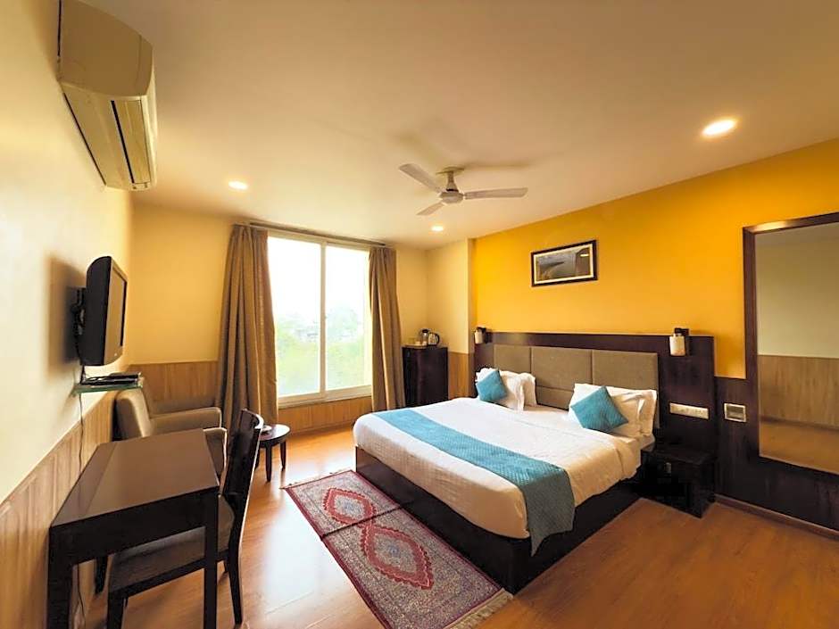Royal Palm - Hotel Near Udaipur Railway Station