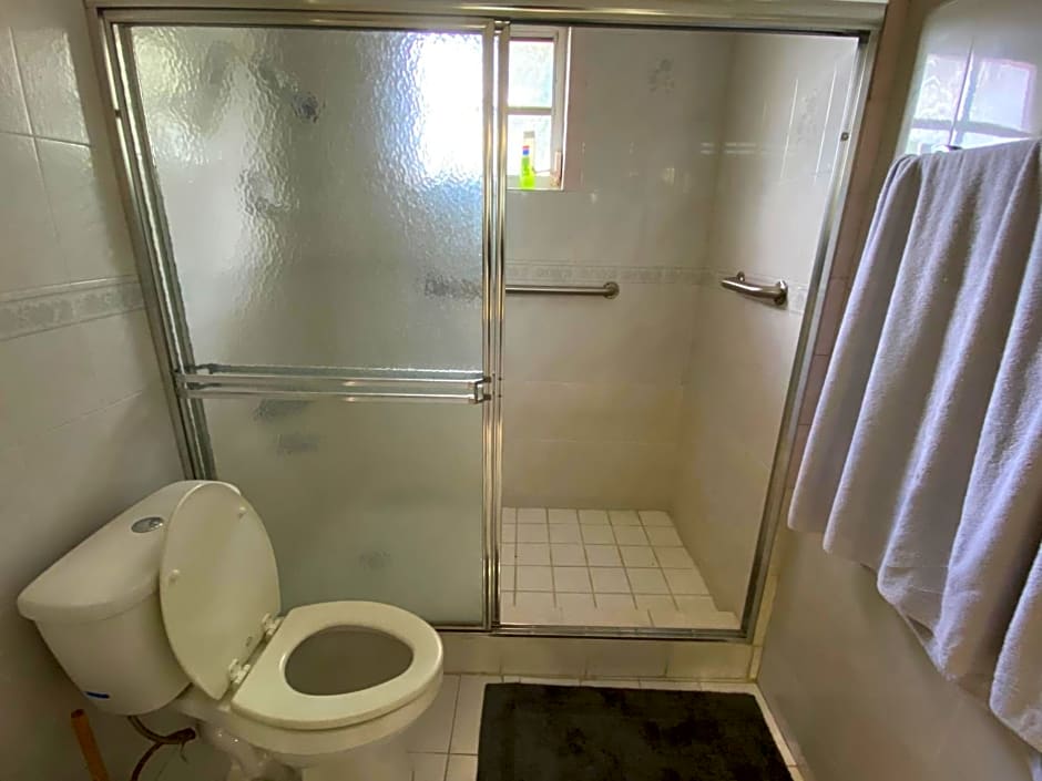 Private Cubicle - Single Bed - Mixed Shared Dorm - MIAMI AIRPORT