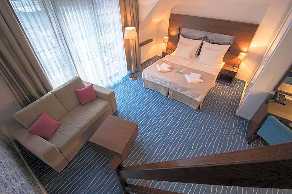 Flinski Sport X SPA, Boutique X Art