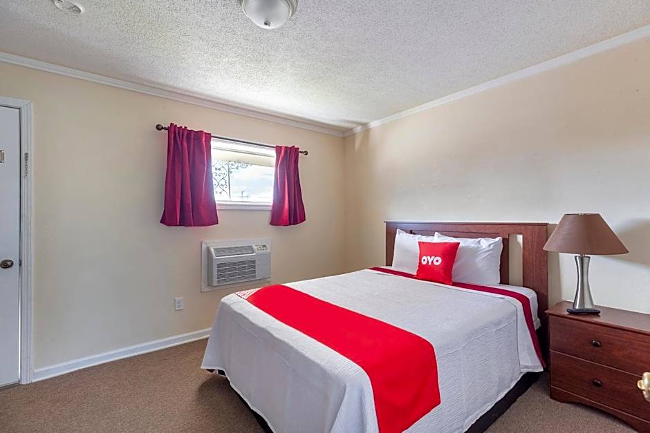 Photo 1 of 5 of 1 Queen Bed