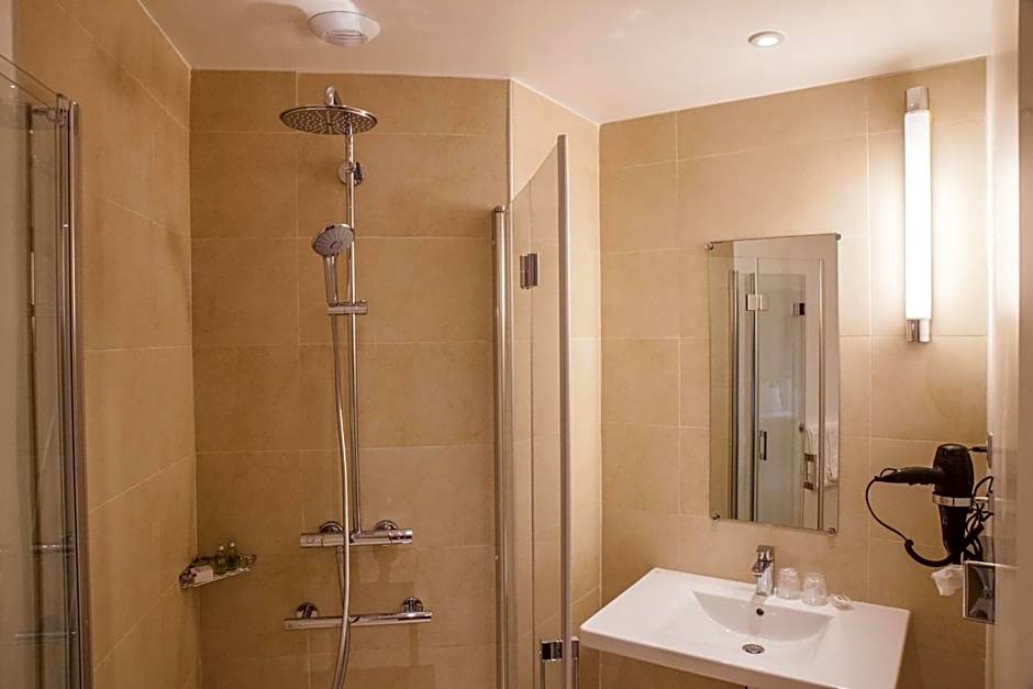 Hotel Sixteen Paris Montrouge