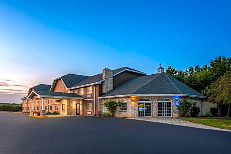 Days Inn & Suites by Wyndham Kaukauna WI