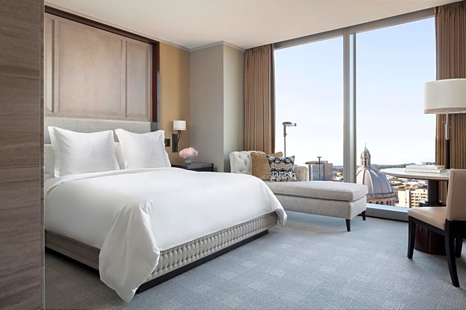 Photo 1 of 4 of Deluxe King Room with City View