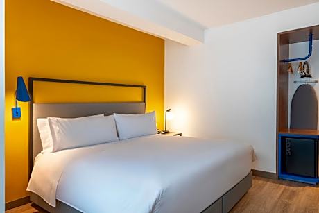 King Room with Walk-In Shower