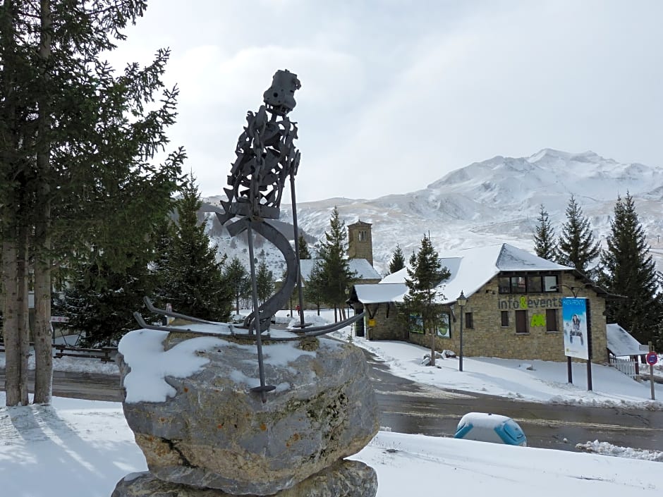 Fun Aragon Hills Hotel & Spa