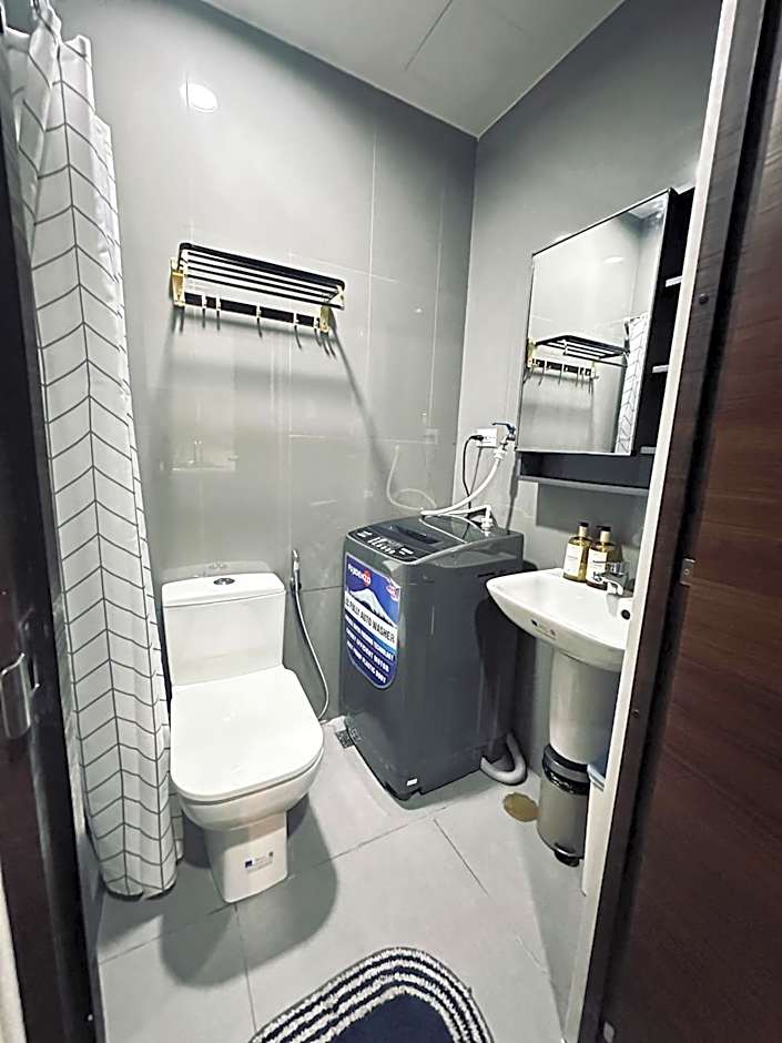 Heart of Makati, Fully furnished condo, cbd central location