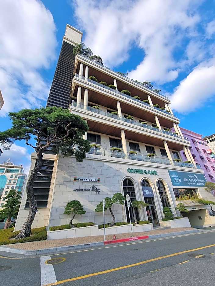 Pinegrove Hotel