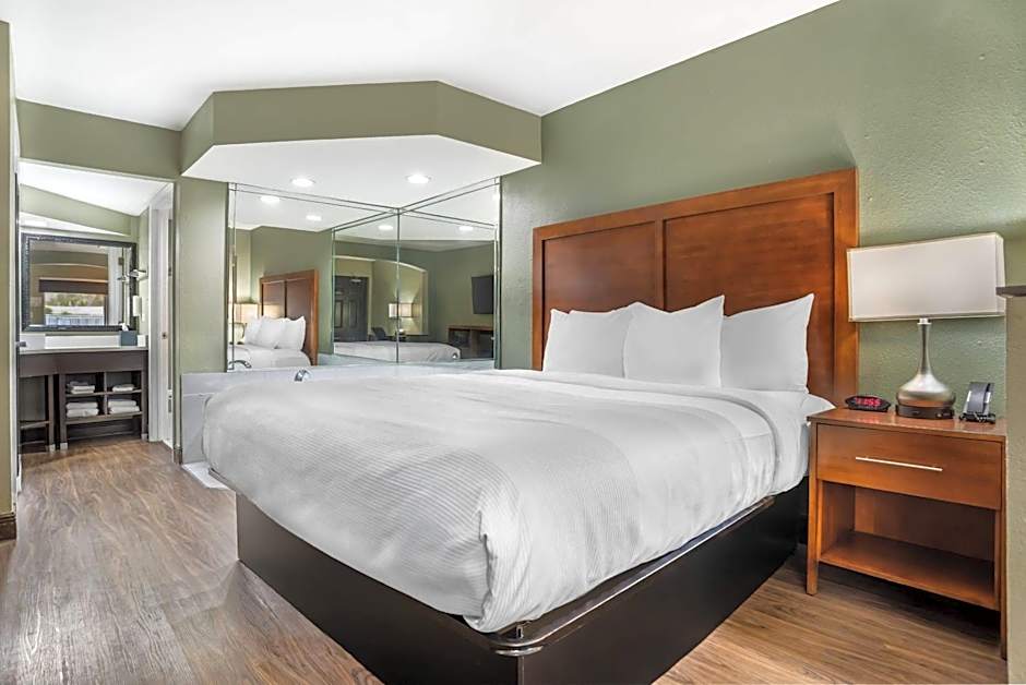 Quality Inn & Suites near Panama City Beach