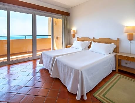 One-Bedroom Apartment with Sea View