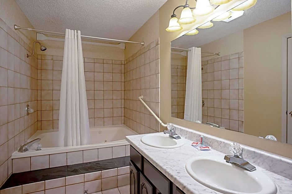 Quality Inn Frontier at US Hwy 30