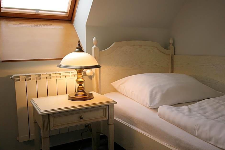 Hotel Octarna - Free On-site Parking