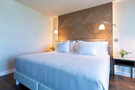 Junior Suite (2 Adults + 2 Children)