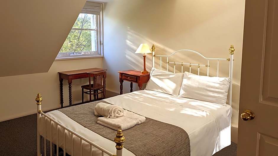 The Lodge on Elizabeth Bed & Breakfast