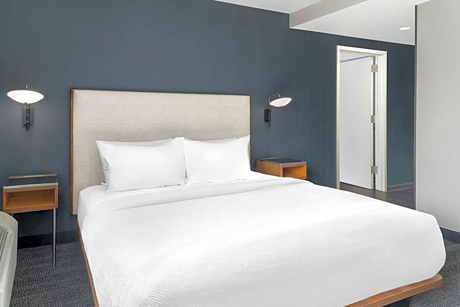 Courtyard by Marriott Cleveland Airport South