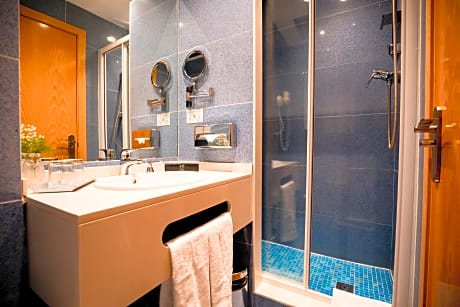 SINGLE ROOM (1 ADULT)