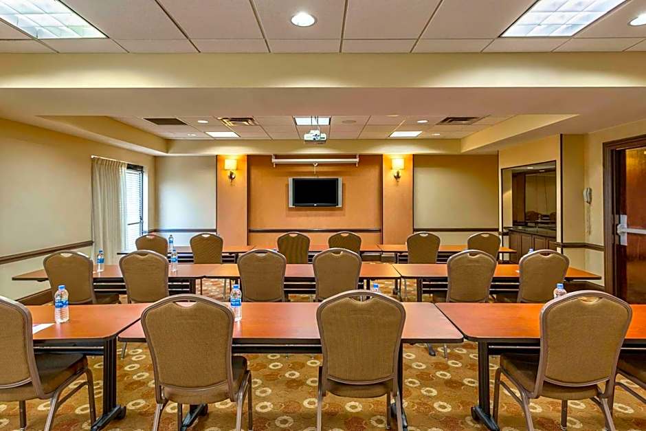 Wyndham Garden Kansas City Airport