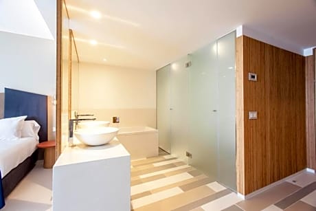 LOFT FRONT SEA 2 PEOPLE