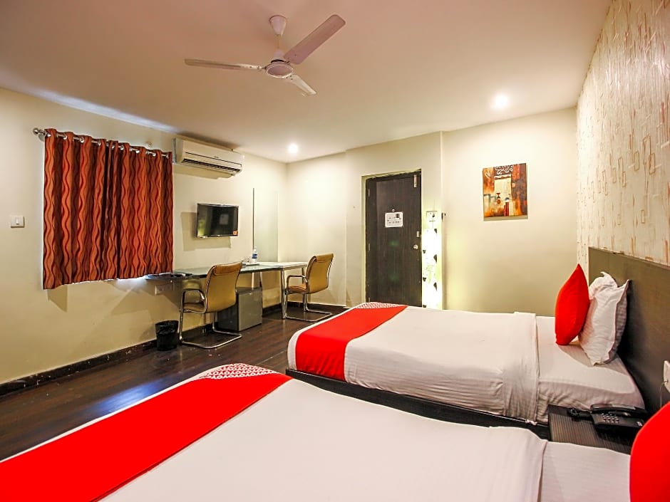 Capital O 18592 M Hotel