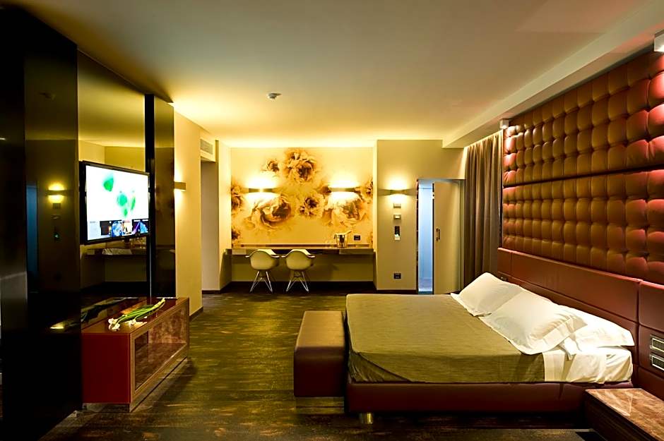 Photo 1 of 8 of Suite