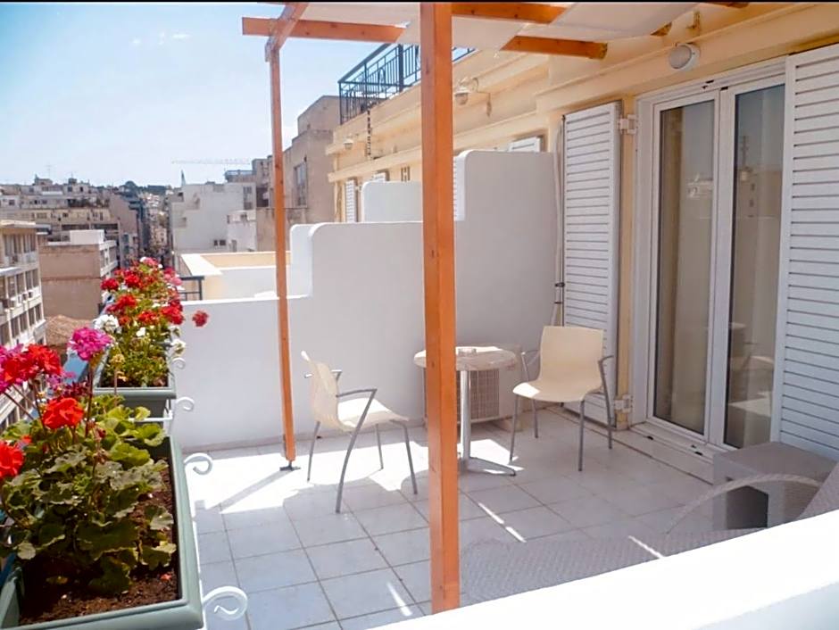 Triton Hotel Piraeus