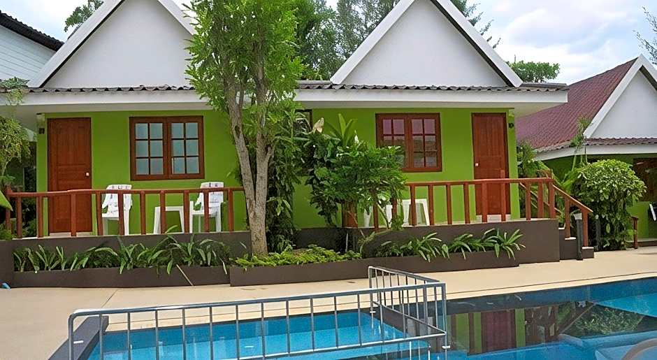 Khaolak C-nior Bungalows