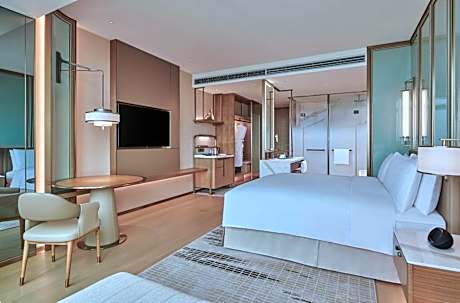 Deluxe King Room with River View