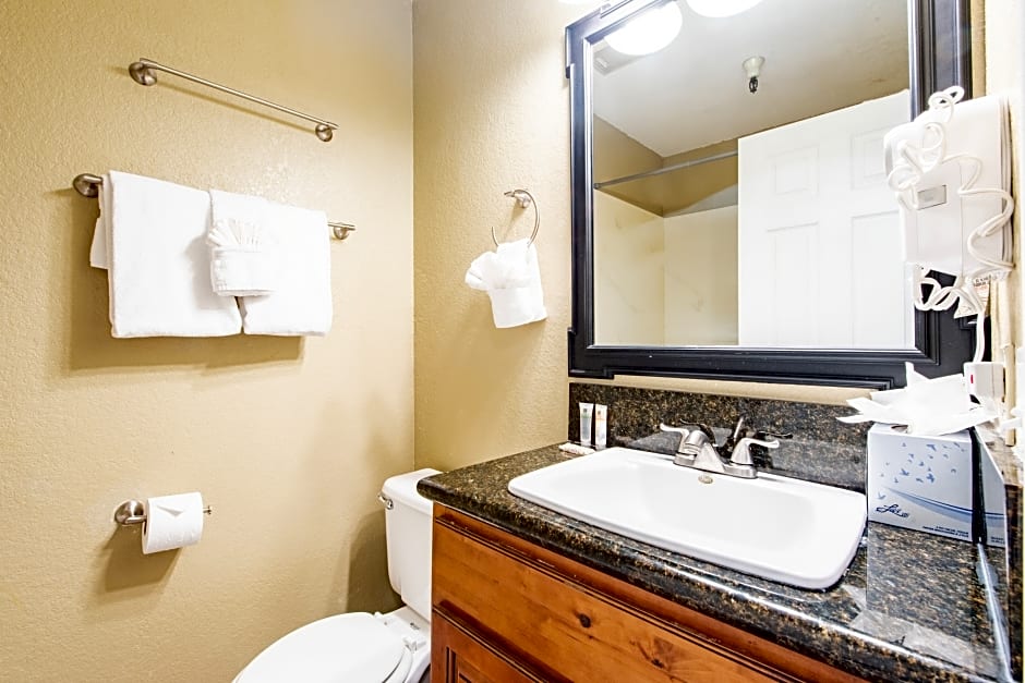 Carriage House Condominiums by All Seasons Resort Lodging