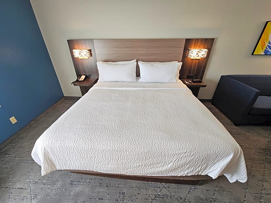 Holiday Inn Express Hotel & Suites Cincinnati-Blue Ash By IHG