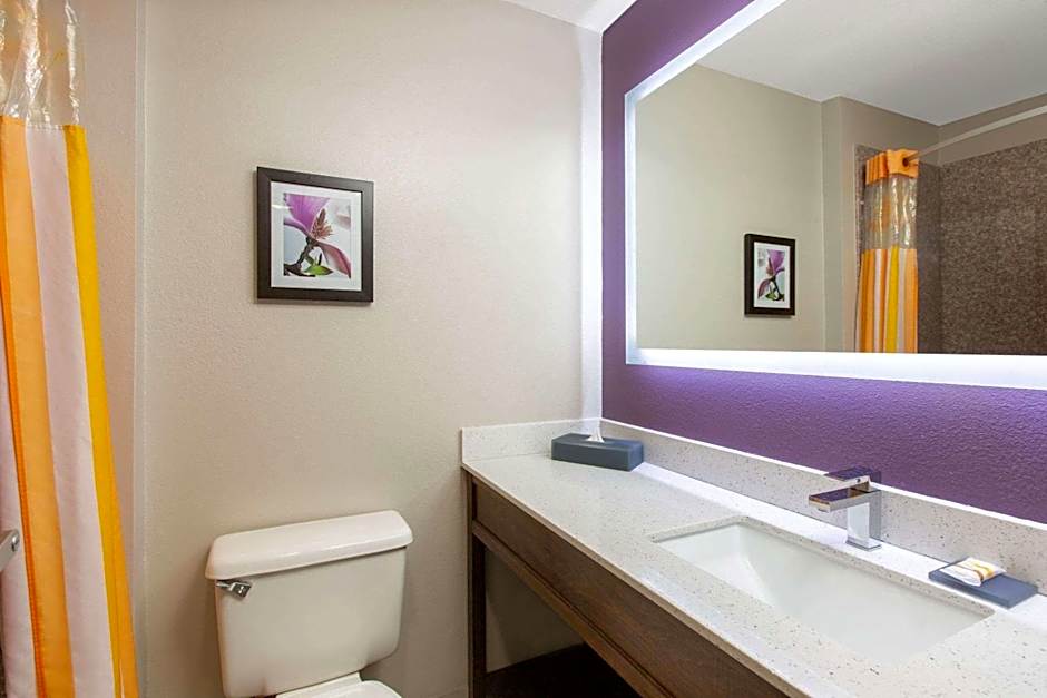 La Quinta Inn & Suites by Wyndham Blue Springs