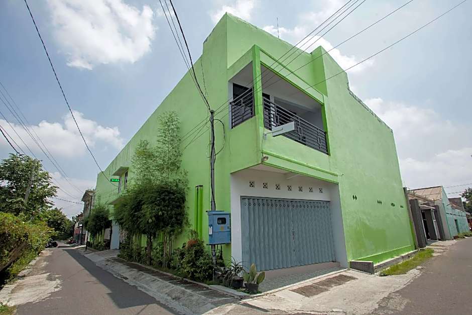 RedDoorz Syariah @ Kartohardjo Madiun